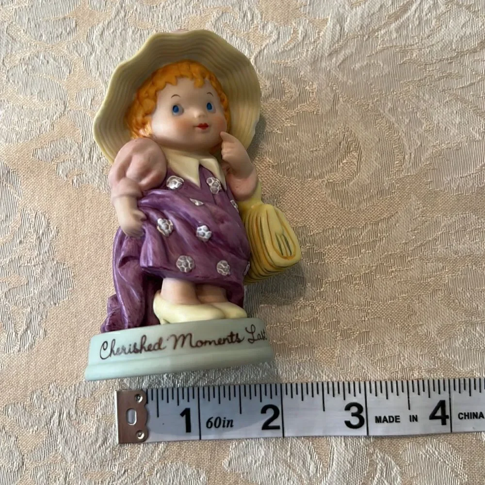 Vintage Avon 1983 “Cherished moments last forever” porcelain figurine EVC